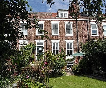 Saint Hilda'S House Bed & Breakfast Whitby Exterior photo
