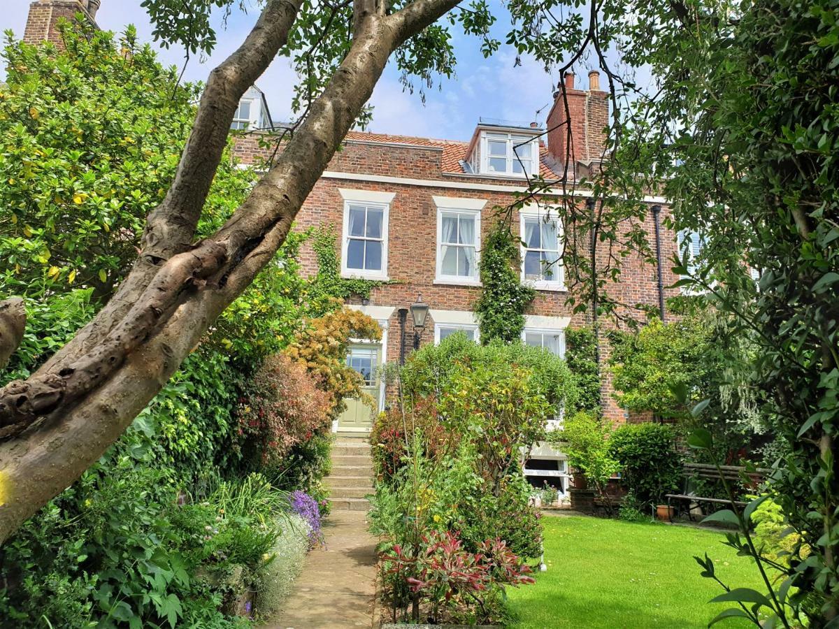 Saint Hilda'S House Bed & Breakfast Whitby Exterior photo